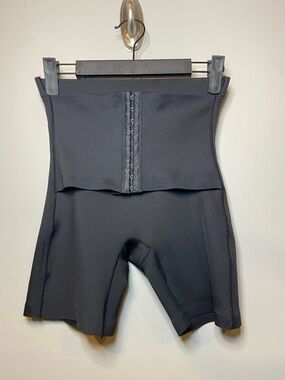 Under Where? Luxury Collection High-Waist Black Shaping Shorts Size Small Faja